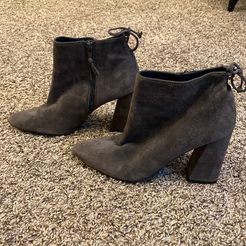 Grey suede Stuart Weitzman heeled booties boots size 8.5 tie back